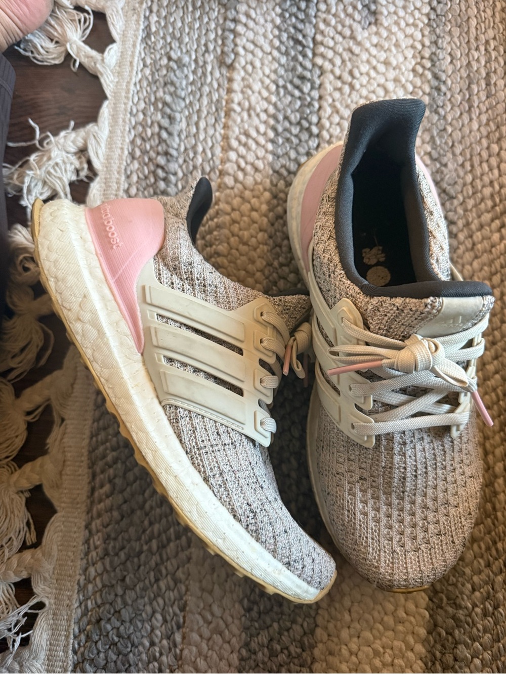 adidas Womenโs Beige Knit Running Shoes with Pink Heel Accent
